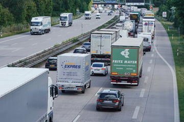 Schutzengel auf der A6: Eisenhammer kracht neben Kind durch Autoscheibe