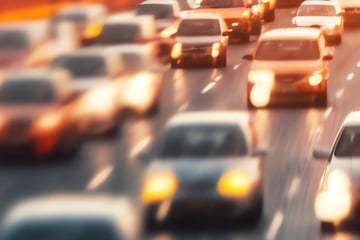 Unfall A3: Betrunkene Seat-Fahrerin rammt Tesla: Sperrung und kilometerlanger Stau auf der A3