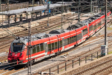 Blitzeinschlag! Sachsens wichtigste Bahnstrecke nach Unwetter stundenlang dicht