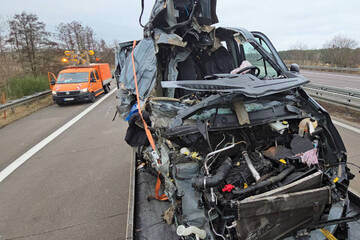 Unfall A2: Kleintransporter fährt auf Stauende: Zwei Menschen sterben bei Crash auf A2!