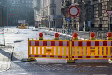 Leipzig: Schlaglöcher sorgen für Schäden: Leipziger Innenstadtring gesperrt
