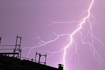 Gewitter-Front nimmt Osten ins Visier: Hier soll es krachen