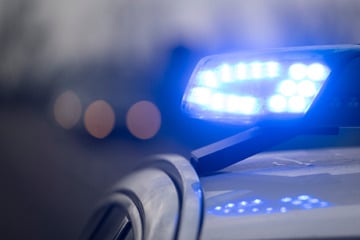 Häftling auf Weg zum Arzt befreit: Bewaffnete Täter auf der Flucht