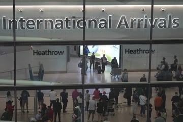 Nach Gefahrgut-Vorfall an Londoner Flughafen: Polizei nimmt Mann (57) fest
