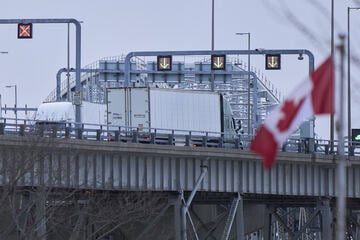 Canadian entries into US sharply fall in 2025 amid Trump tariffs and 51st state threats