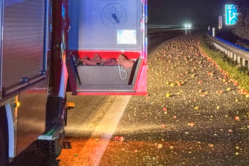 Obst-Chaos! Äpfel legen Autobahn lahm, Verursacher kriegt nichts mit