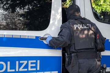 Abgetrennter Schweinekopf vor Asylunterkunft: Staatsschutz ermittelt