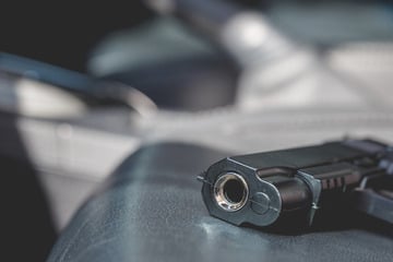 Blaulicht-Alarm in Gotha: 38-Jähriger mit gezogener Waffe unterwegs