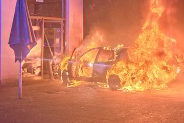 Spektakulärer Juwelier-Raub: Brennendes Auto vor Geschäft zurückgelassen