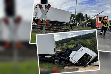 Kollision mit Personenzug: Lkw-Fahrer (26) in Klinikum geflogen - Bahnstrecke bleibt gesperrt