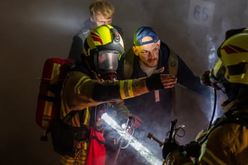 Mehr als 250 Kräfte aus ganz Thüringen in Bahntunnel im Einsatz: Was ist denn hier los?