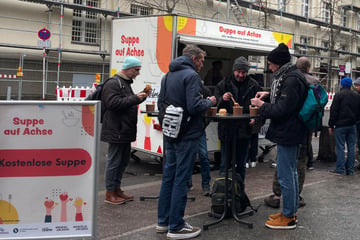 Berlin: Aktion "Suppe auf Achse": Menschen ohne Obdach bekommen gratis Wärme, die satt macht