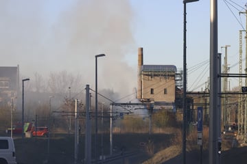 Chemnitz: Rauchwolke über Chemnitz: Brand in der Nähe vom Hauptbahnhof