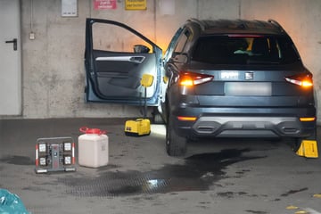 Seat kracht in Leipziger Tiefgarage gegen Wand: Fahrerin schwer verletzt!