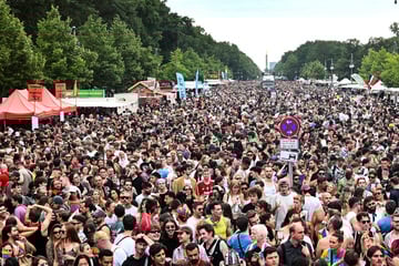 Berlin: Angriff auf CDU-Vertreter beim CSD: Faustschlag und Spuckattacke!