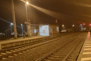 Knallgeräusche am Bahnhof: Anwohner wählen den Notruf