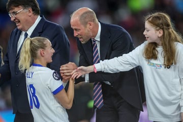 Greta (12) stiehlt Prinz William bei EM-Siegerehrung die Show! Doch wer ist sie eigentlich?