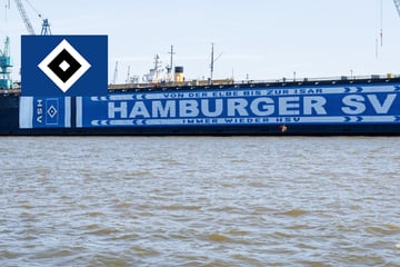HSV-Blog: Rothosen feiern Meilenstein mit XXL-Banner im Hafen