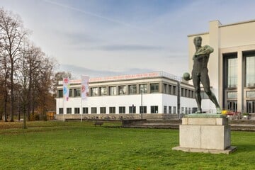 Mann war nicht mehr fahrtüchtig: Senior (71) fährt Rollschuhfahrer an und flüchtet