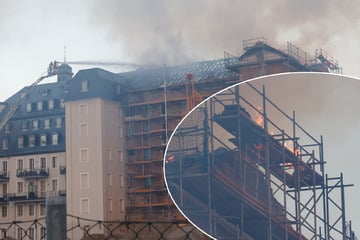 Chemnitz: Dichter Rauch steigt empor: Feuerwehr kämpft gegen Flammen auf Baustelle in Flöha!