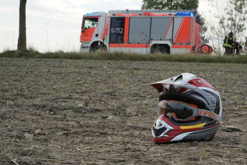 Landkreis Leipzig: Motorradfahrer kommt von Landstraße ab und verletzt sich schwer