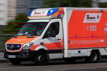 Tretroller von Wohnblock geworfen? Kind hat Schutzengel