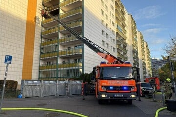 Berlin: Feuer im sechsten Stock: Mensch rettet sich aus Brand-Wohnung