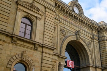 Mann greift nach Maschinenpistole und täuscht Bewusstlosigkeit vor: Einsatz am Magdeburger Hauptbahnhof