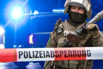 Pärchen-Streit vor Weihnachten eskaliert: Mann zückt Schusswaffe