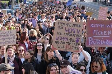 Sonntag ist Feministischer Kampftag: Tausende Menschen auf Leipzigs Straßen erwartet