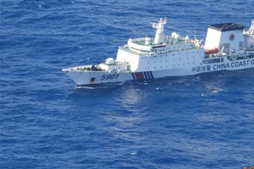 Chinese "monster" ship raises alarm in the Philippines