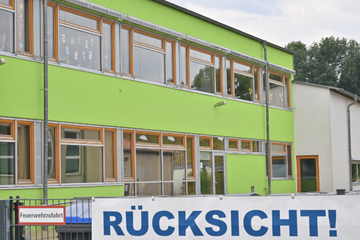 Regenbogenfahne an Schule in Burg gestohlen und durch Deutschlandfahne ersetzt
