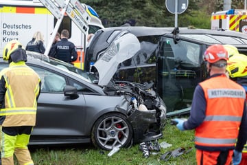 Vollsperrung nach Unfall: Skoda und Ford krachen an Ortseingang zusammen