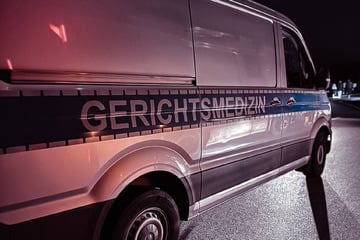 Unfall A: Mann auf A10 von Auto erfasst – Vollsperrung!