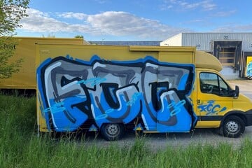 18 Post-Autos mit Carl-Zeiss-Jena-Graffiti verunstaltet
