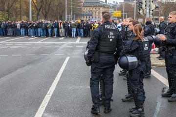 Leipzig: Nationaler Fan-Protest in Leipzig: Tausende Ultras ziehen durch die Messestadt