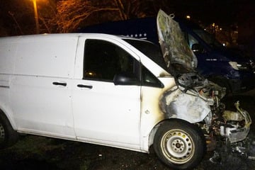 Leipzig: Totalschaden an Transporter! Feuerteufel sind noch minderjährig