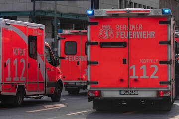 Berlin: Großeinsatz für Feuerwehr am Bahnhof Friedrichstraße: "Massenanfall von Verletzten"