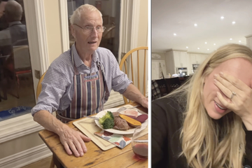 Paar verkündet Großeltern Baby-News: Mit deren Reaktion haben sie nicht gerechnet