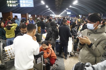 Nahost-Konflikt: Eskalation legt Flugverkehr lahm - Tausende gestrandet