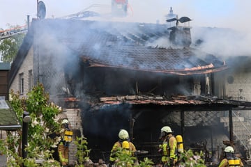 Brand-Drama in Langenfeld: Wassermangel lässt Feuerwehr kreativ werden