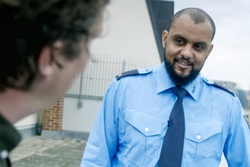De politieagent van Leipzig is boos: "Hoe Duits en Integraal moet ik zijn?"