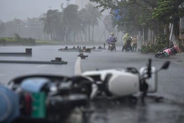 Typhoon Matmo: Thousands evacuated as powerful storm lashes southern China