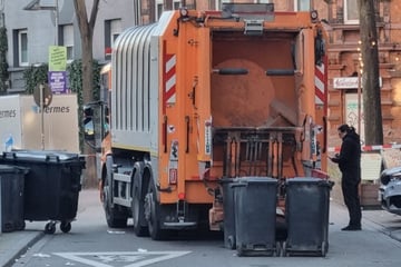 Verpuffung auf Müllwagen! Explosion erschüttert Mannheim