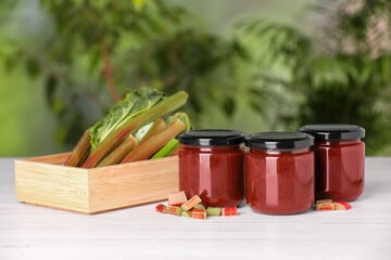 Rhabarber Marmelade: Gute Laune im Glas mit diesem Rezept!