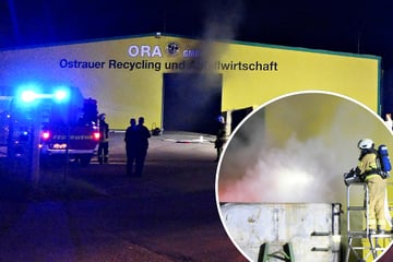 Starker Rauch kommt aus der Halle: Brand auf Recyclinghof in Ostrau