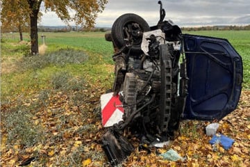 VW überschlägt sich mehrfach: Seniorin im Harz schwer verletzt
