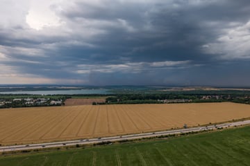 Leipzig: Leipzig bleibt bisher verschont: Stand-up-Paddler retten sich am Kulki vor Unwetter