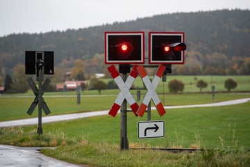 Tödlicher Bahnunfall: Radfahrerin von Güterzug erfasst