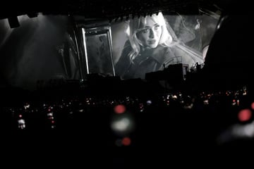 Sabrina Carpenter takes Coachella on a wild Hollywood-themed ride!